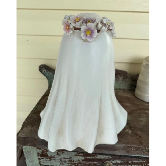 Halloween Ghost  walking‎ Dog Figurine 10 3/8 Inch Flower Crown Leash Spooky - Picture 4 of 4